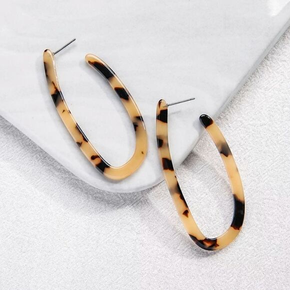 Blonde Tortoiseshell Open Oval Resin Hoop Earrings - Picture 1 of 4